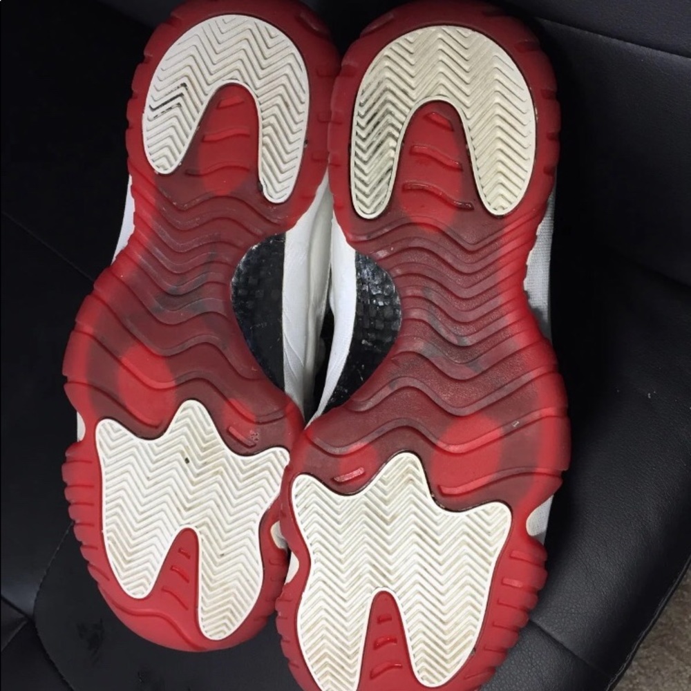 Jordan 11 LOW “Cherry Bottoms” - Picture 4 of 6